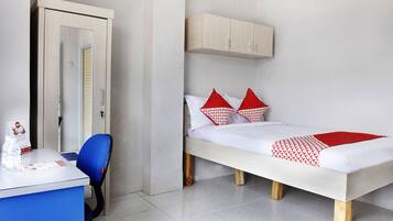 Deluxe Double Room | Desk, free WiFi, bed sheets