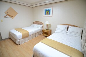 Standard Twin Room | Soundproofing, free WiFi - Four Season Youth Hostel (Gyeongju)