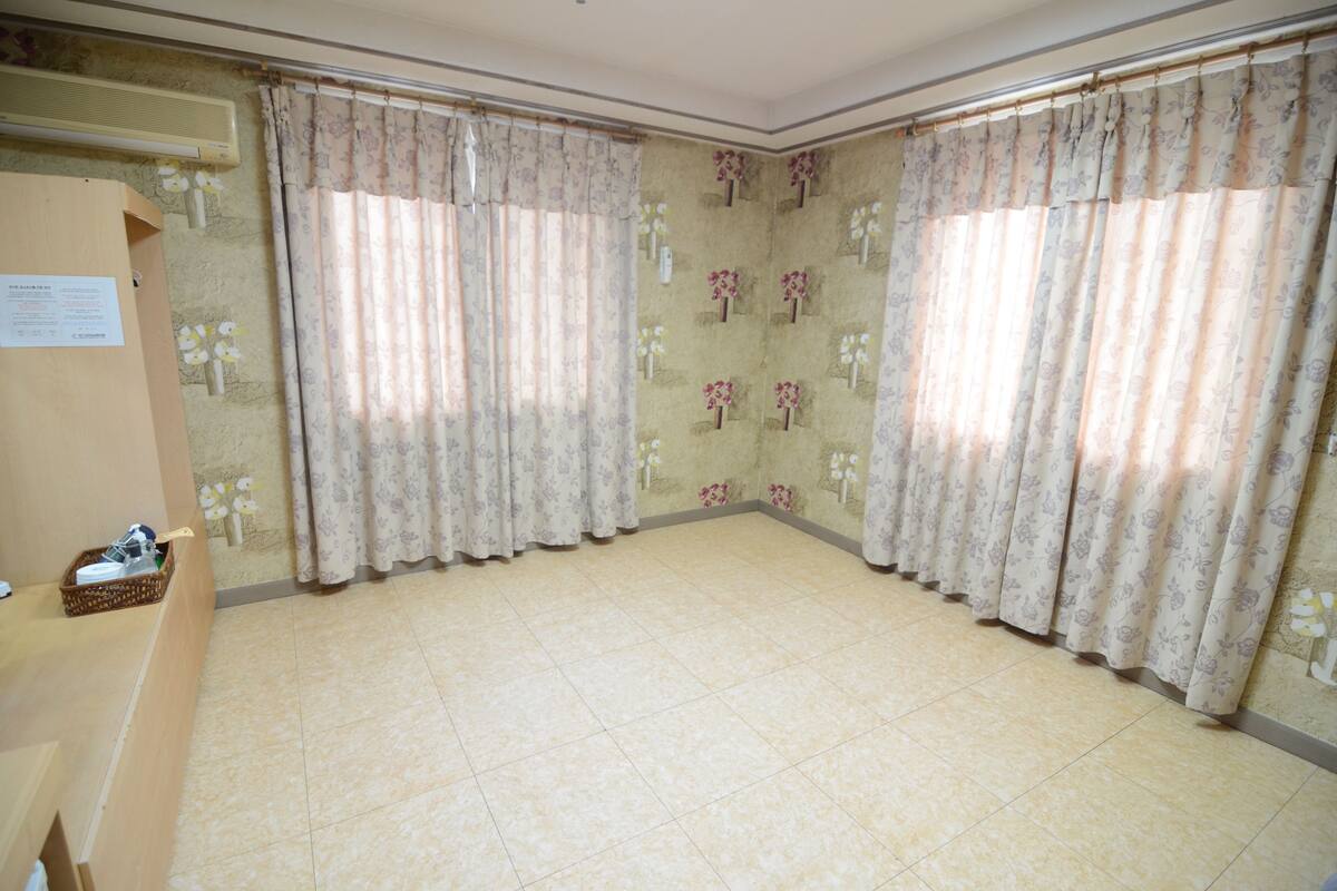 Traditional Room (Ondol) | Soundproofing, free WiFi