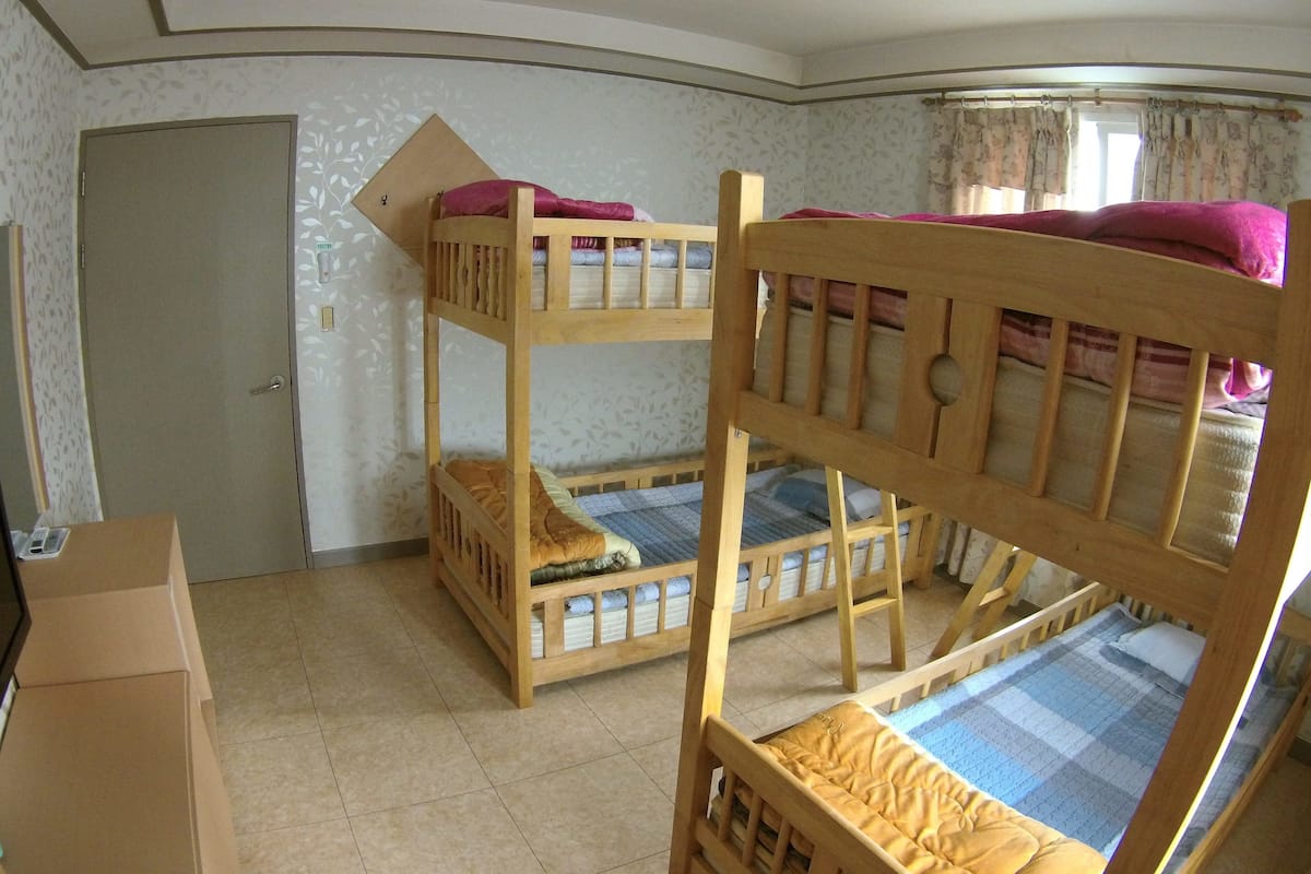 Shared Dormitory, Men only (4 persons) | Soundproofing, free WiFi