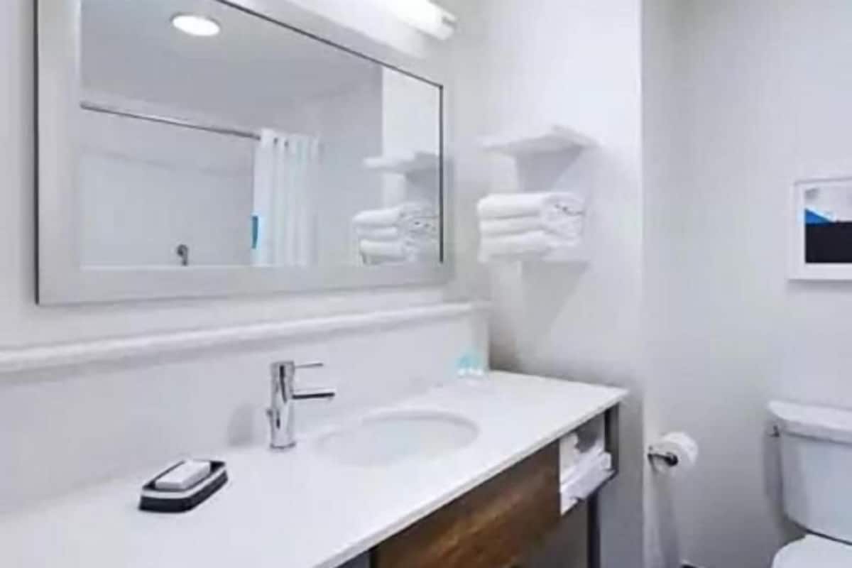 Secador de pelo y toallas