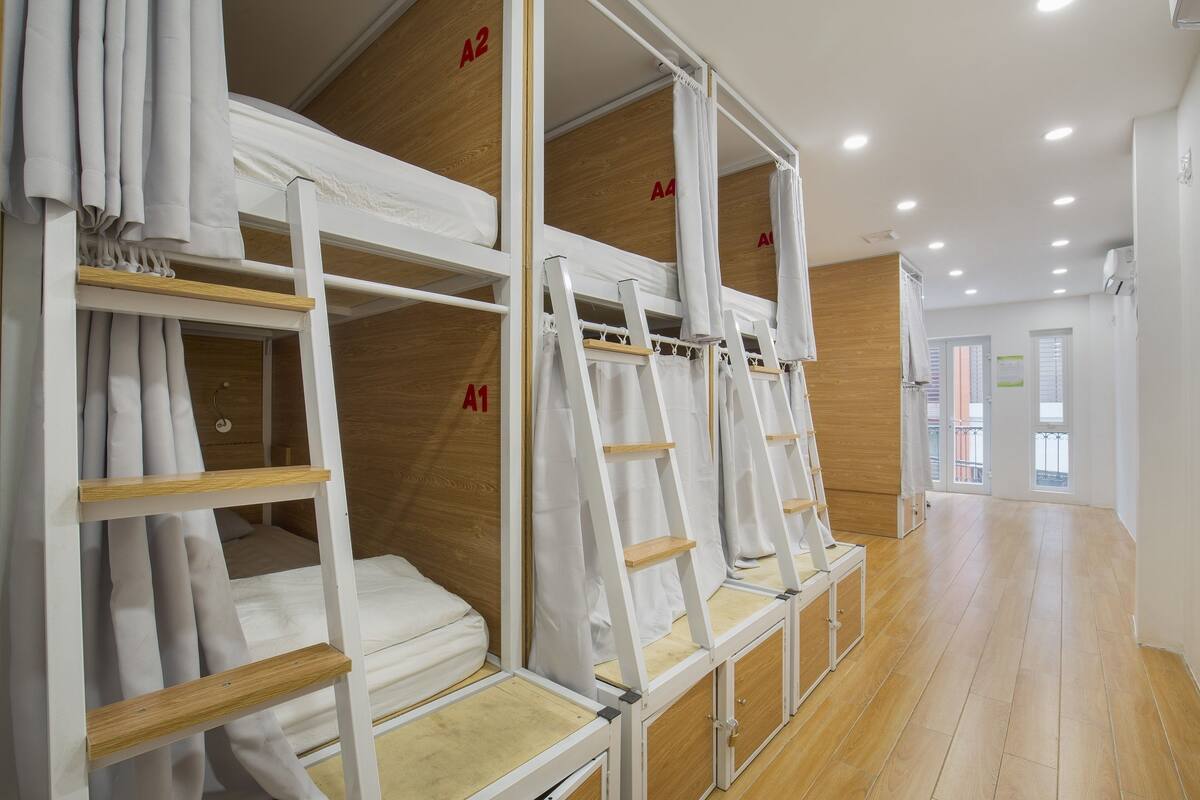 Bed in 12-Bed Mixed Dorm, Balcony, City View | Desk, WiFi (free)