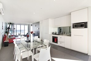 Family Apartment, 2 Bedrooms, Pool Access, River View | Private kitchen