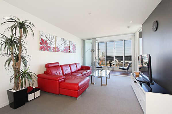 Family Apartment, 2 Bedrooms, Pool Access, River View | Living room