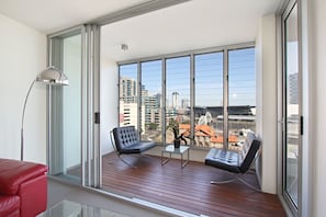 家庭公寓, 2 間臥室, 可使用泳池, 河景 | 陽台