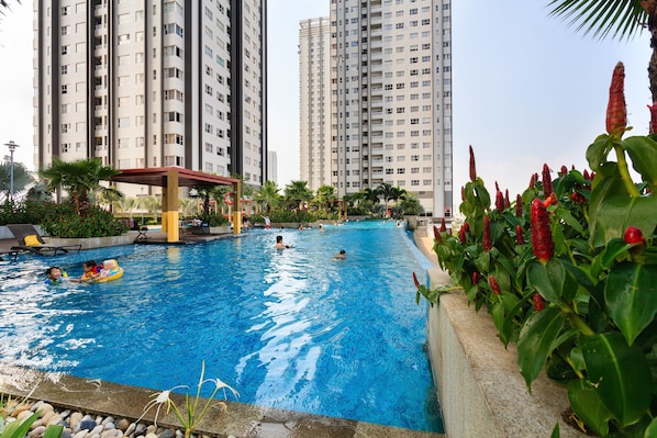 Seasonal outdoor pool
