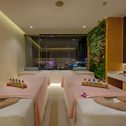 Couples treatment room(s), sauna, steam room, body wraps, body scrubs