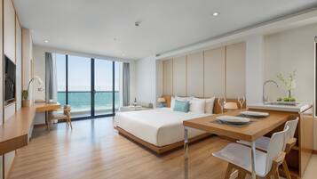 Hypo-allergenic bedding, minibar, in-room safe, desk