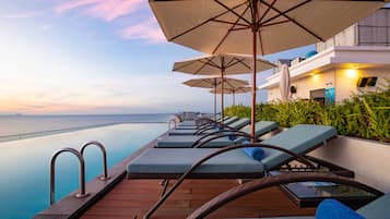 室外游泳池,日光浴躺椅