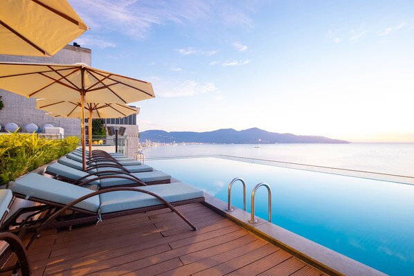 Outdoor pool, sun loungers
