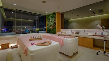 Salas de tratamiento para parejas, un sauna, baño turco