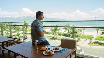 Breakfast, lunch, dinner served; local and international cuisine