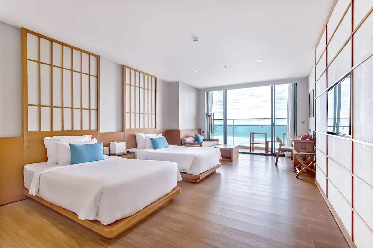 極品套房, 2 張單人床, 陽台, 海景 (Bathtub) | 低過敏寢具、迷你吧、客房內保險箱、書桌