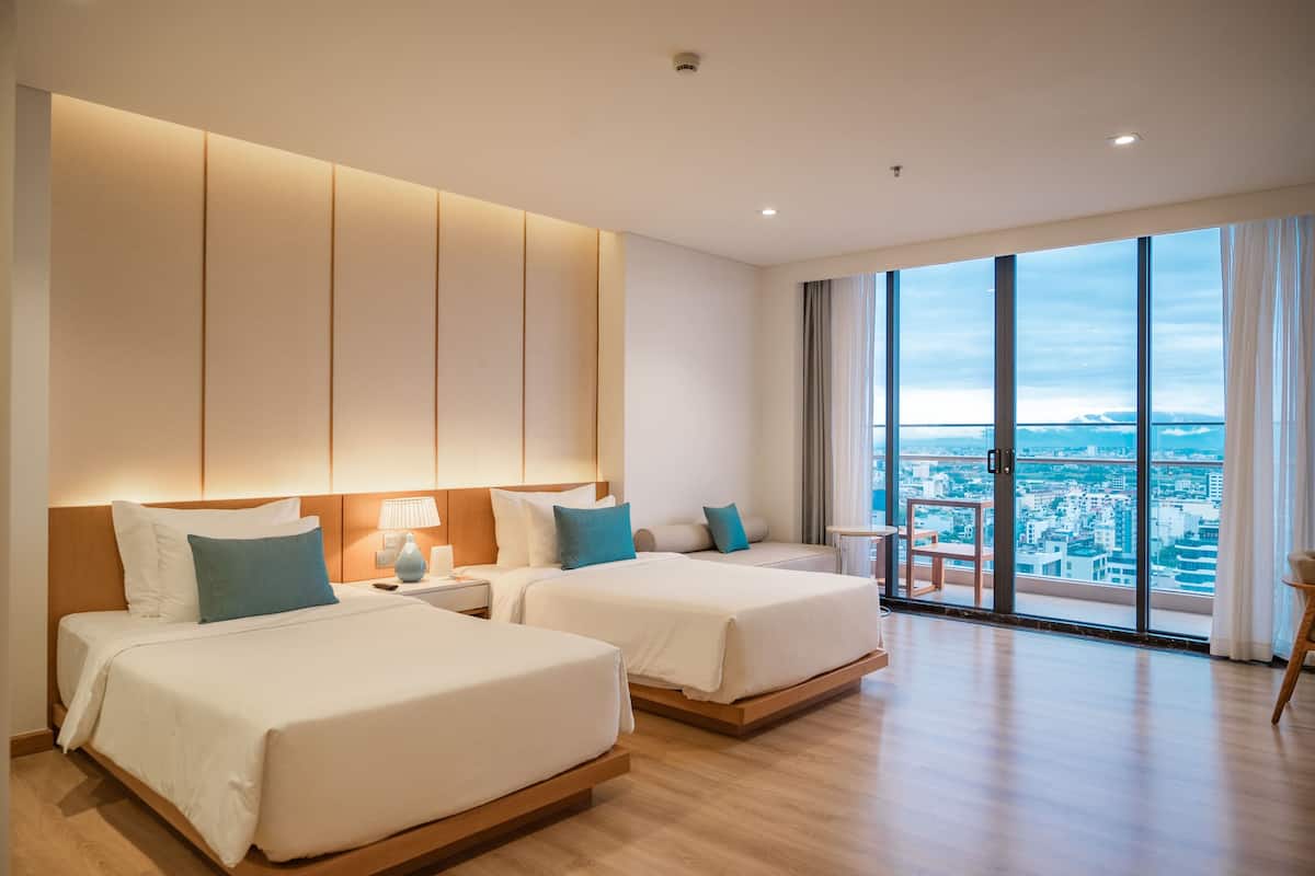 1 bedroom, hypo-allergenic bedding, minibar, in-room safe