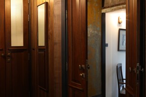Minibar, in-room safe, individually decorated, individually furnished - 1905 Heritage Corner (Bangkok)