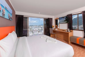 客房內保險箱、書桌、折疊床/加床、免費無線上網