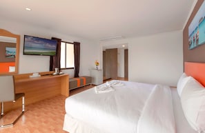 In-room safe, desk, rollaway beds, free WiFi - Patong 7Days Premium Hotel Phuket (Patong)