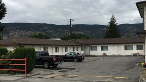 Parking - Ranchland Villa Motel (Merritt)