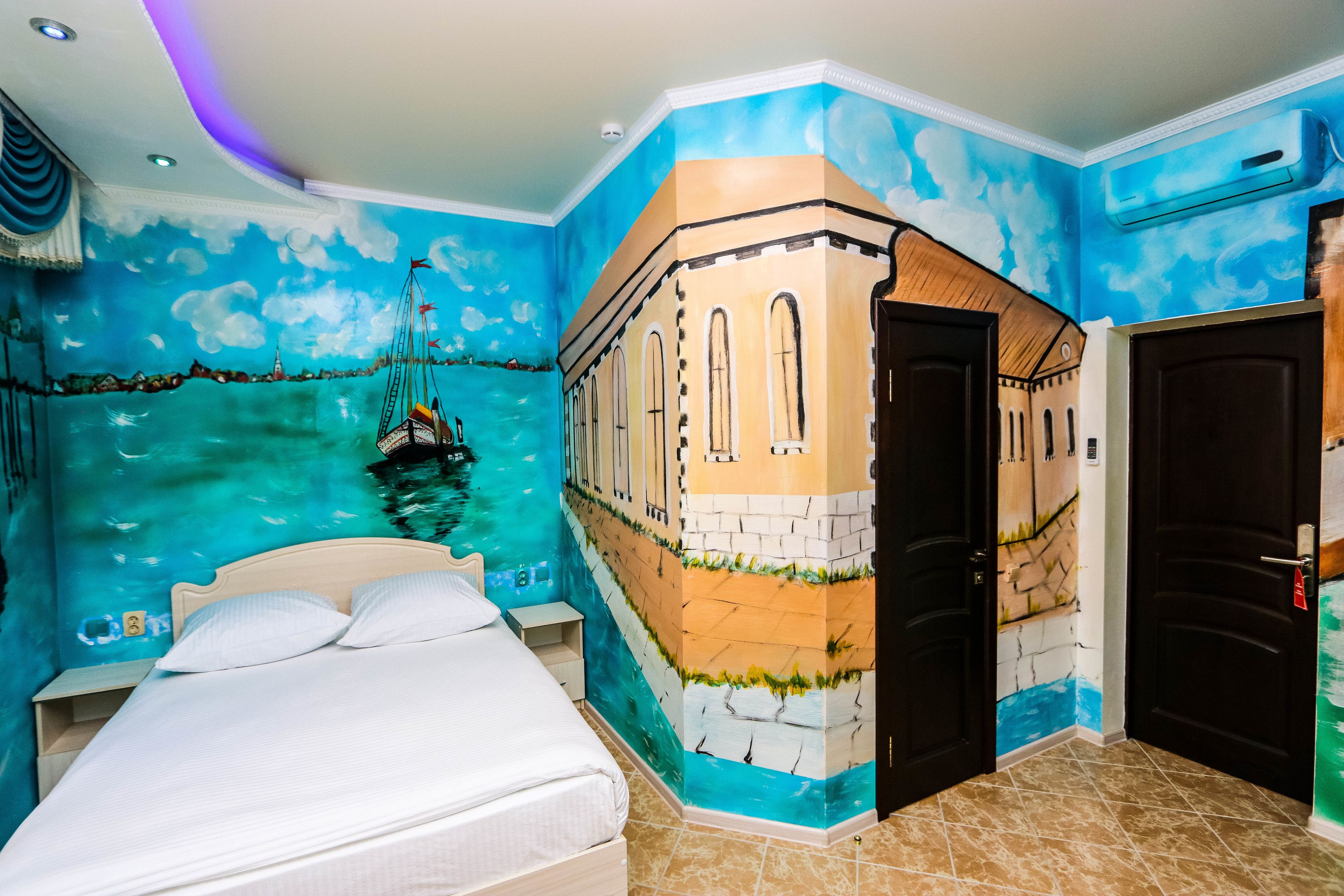 Kahden hengen design-huone, 1 parisänky | Allergiatestatut vuodevaatteet, tallelokero huoneessa, äänieristys