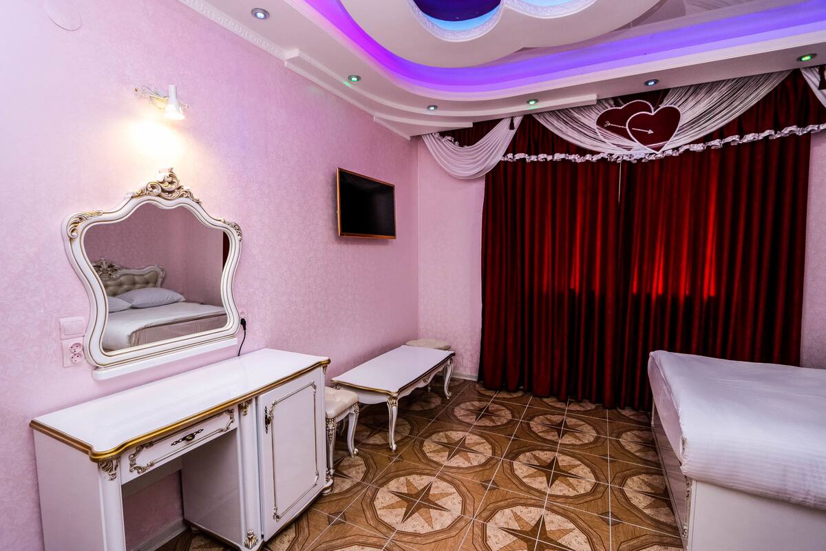 Honeymoon-Zimmer, 1 Doppelbett | Allergikerbettwaren, Zimmersafe, schallisolierte Zimmer