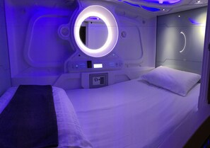 In-room safe, iron/ironing board, free WiFi, bed sheets - Atlantis Pods at Chinatown (Singapore)
