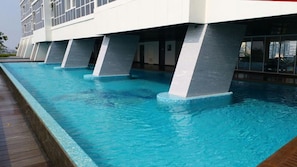 Outdoor pool - Menteng Park Apartment by Mediapura (Jakarta)