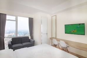Executive Studio, 1 Queen Bed | Room amenity - Menteng Park Apartment by Mediapura (Jakarta)