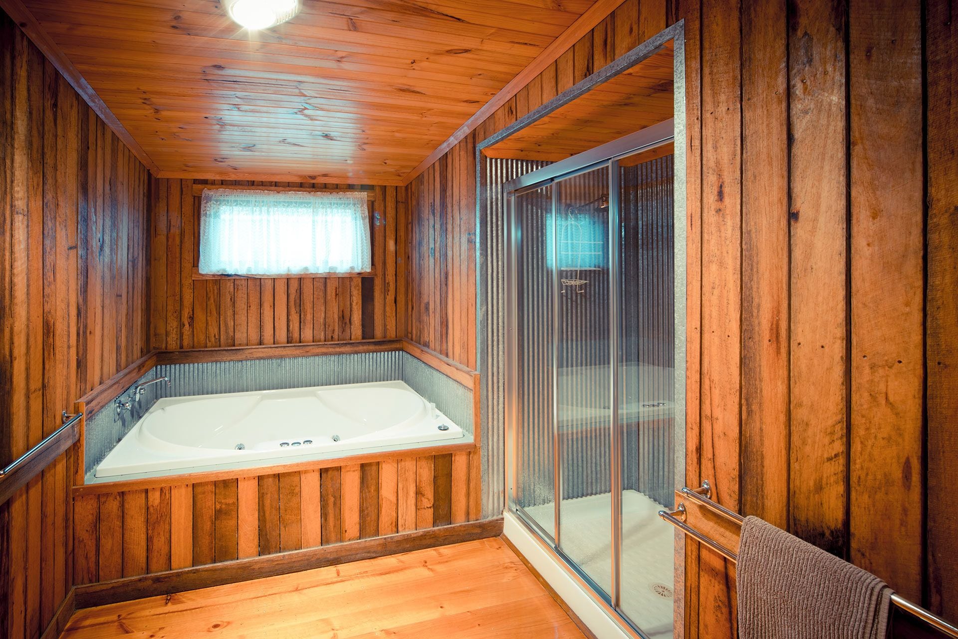 Een bubbelbad, Thaise massages, massagebehandelingen