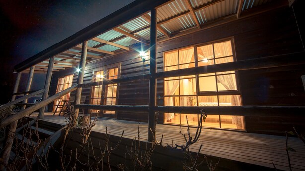Terrace/patio - Sanctuary Park Cottages (Badger Creek)