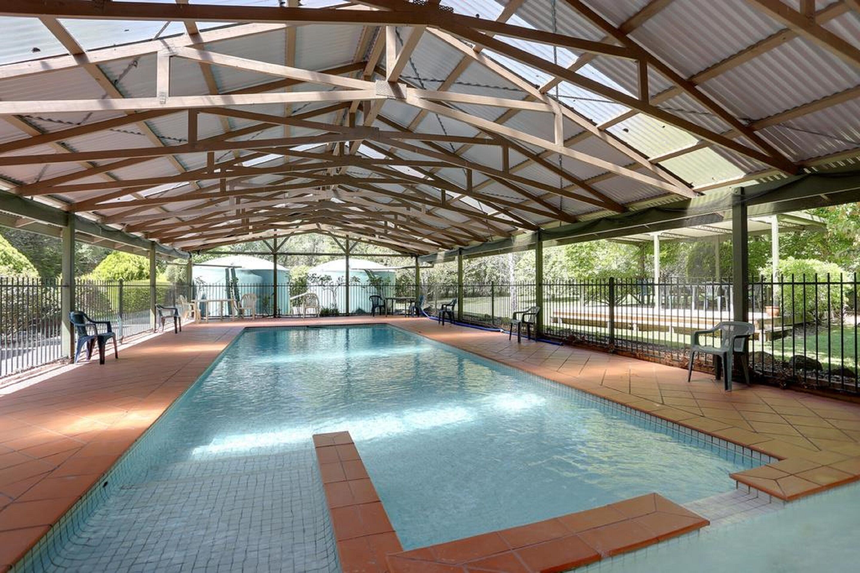 Kolam renang outdoor musiman