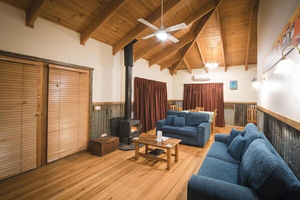 Room - Sanctuary Park Cottages (Badger Creek)