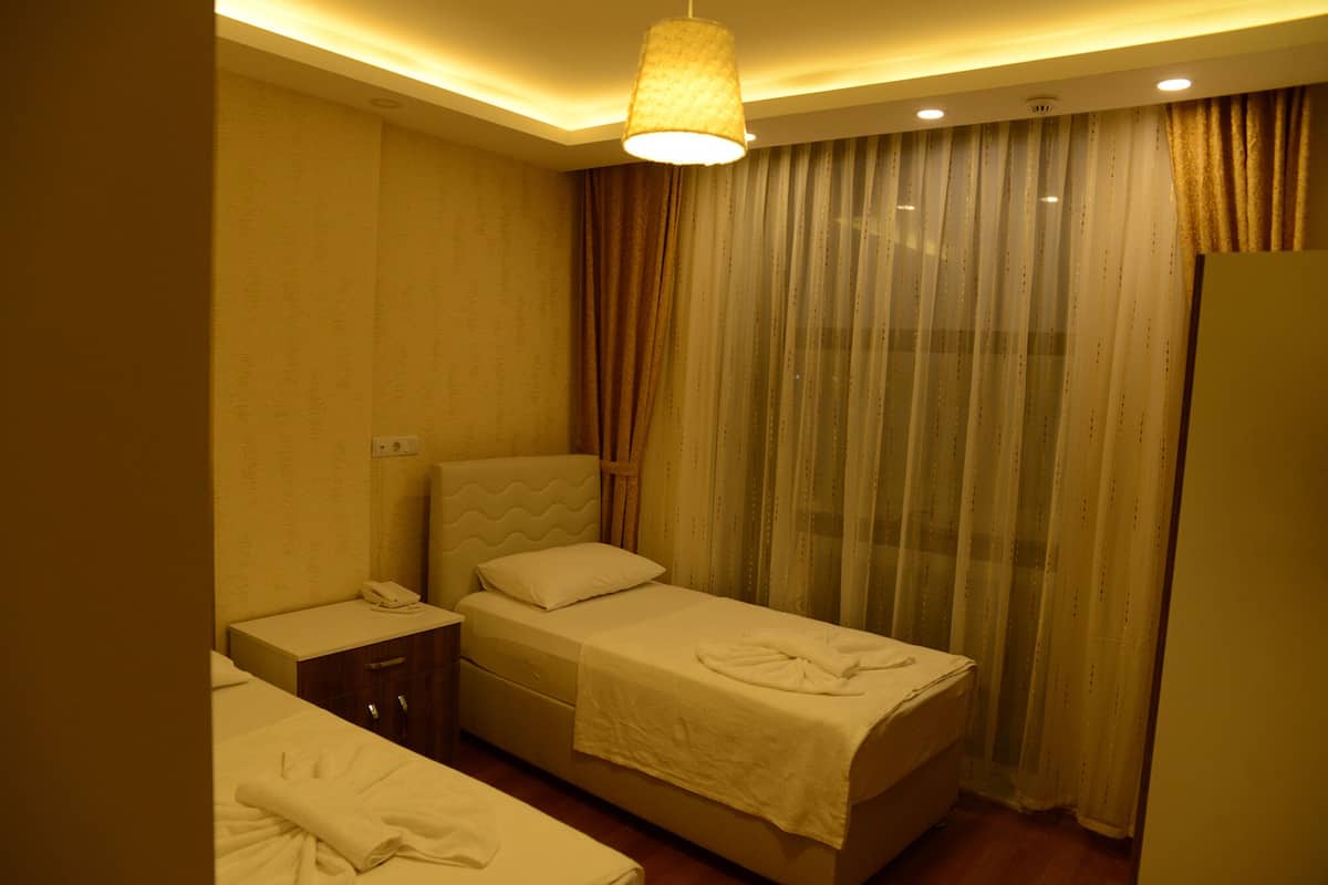 Twin Room | Laptop workspace, soundproofing, WiFi (free)