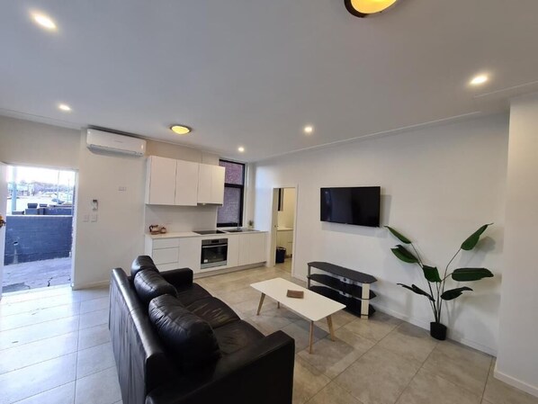 Living area - The Exchange Hotel (Goulburn)