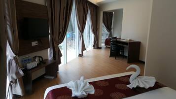 Desk, laptop workspace, iron/ironing board, free WiFi