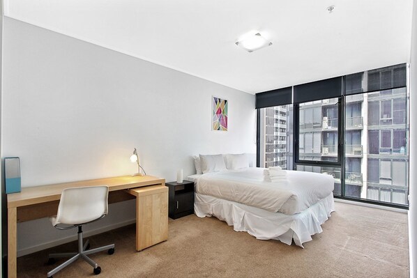 Family Apartment, 2 Bedrooms, 2 Bathrooms, City View | Living area