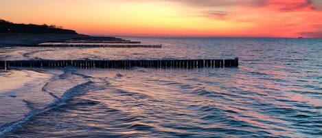 White sand, 2 beach bars