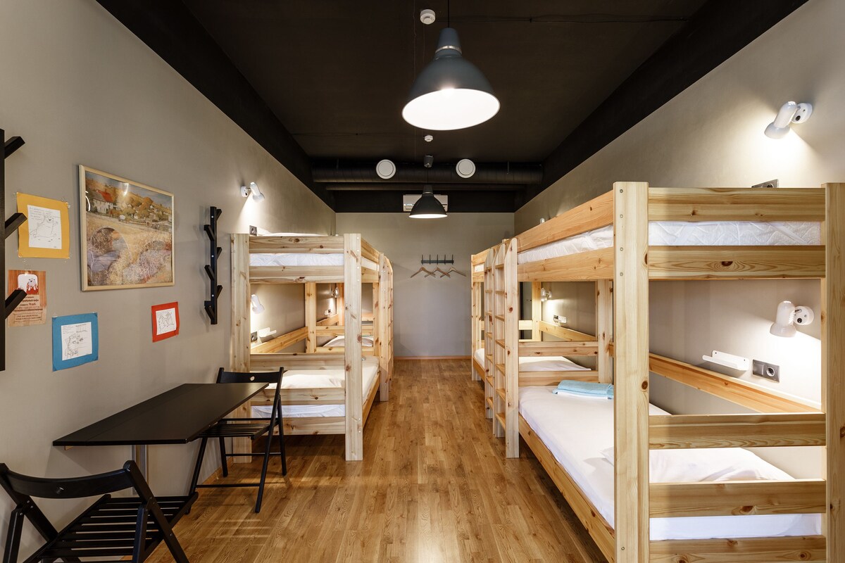 共用宿舍 (Bed in 6-Bed Room) | 客房內保險箱、書桌、熨斗/熨衣板、免費搖籃/嬰兒床