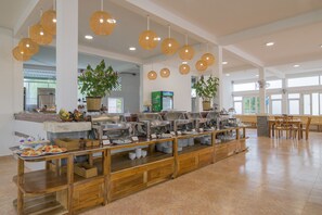 Colazione a buffet a pagamento, servita tutte le mattine 