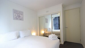 Apartment, 2 Bedrooms, 2 Bathrooms, City View | 2 bedrooms, iron/ironing board, cribs (free), WiFi (surcharge) - City Tower Apt (Southbank)