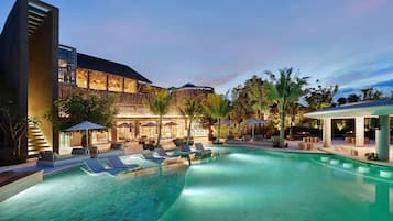 3 outdoor pools, open 9 AM to 9 PM, pool loungers