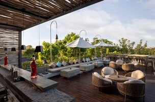 3 bars/lounges, swim-up bar, poolside bar