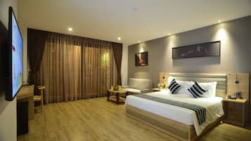 Chambre Premium Double ou avec lits jumeaux (Aiden Saigon King) | Minibar, coffres-forts dans les chambres, bureau