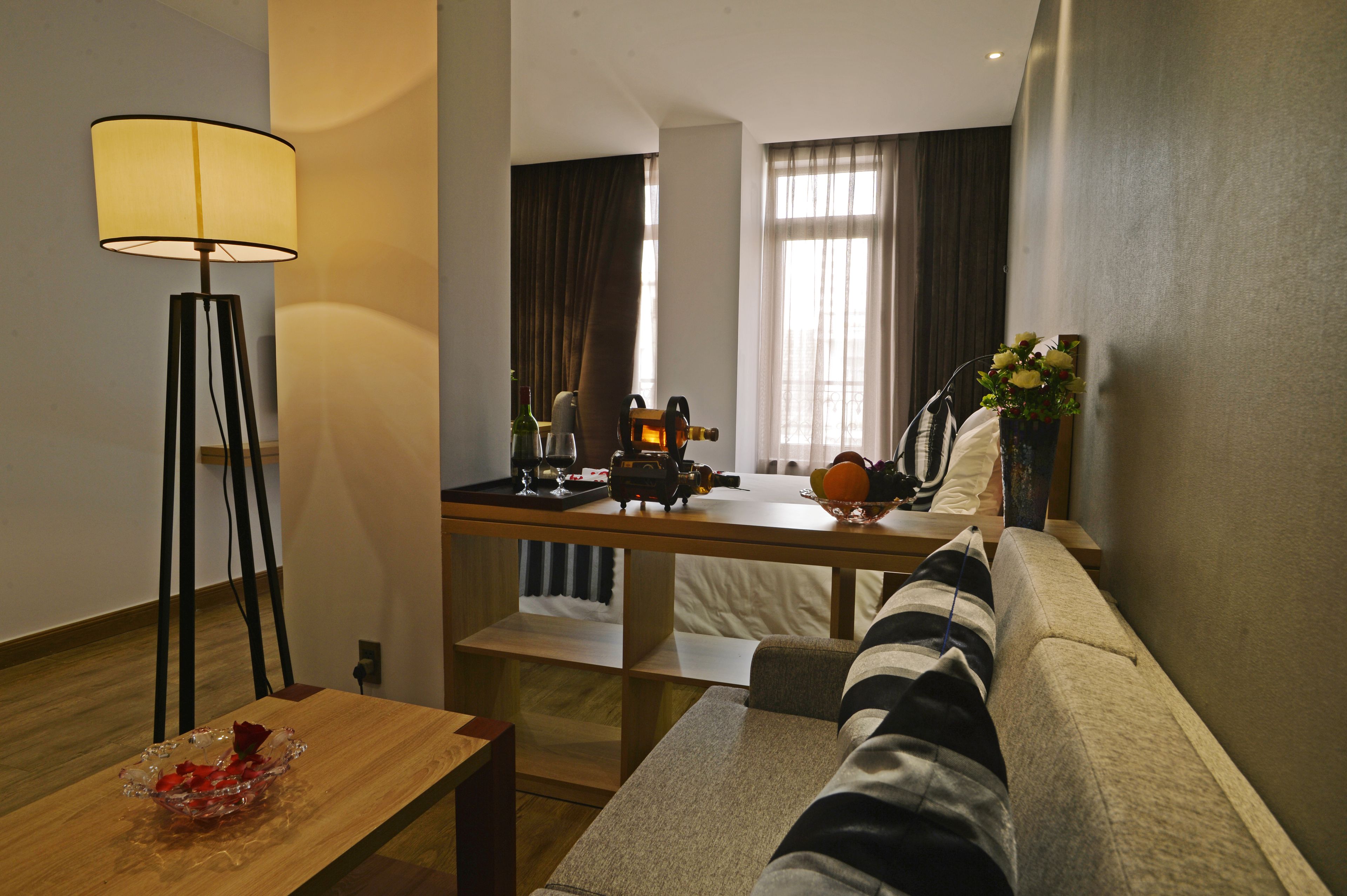 deluxe double room | living area | 42-inch flat-screen tv with satellite channels, tv