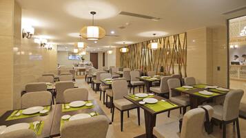 Morgenmadsbuffet hver dag (161000 VND pr. person)