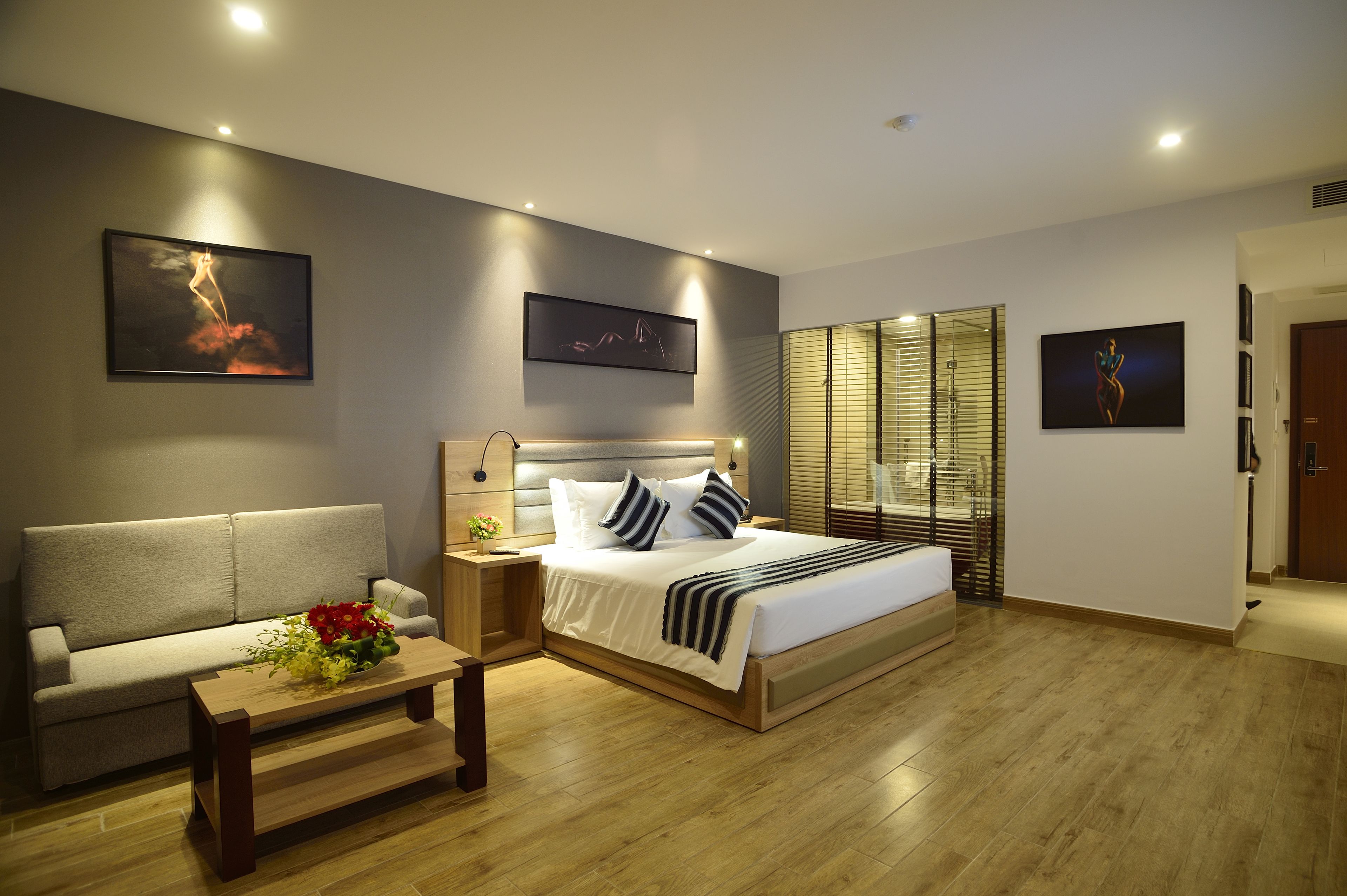 premium aiden king with balcony | 1 bedroom, minibar, in-room safe, desk