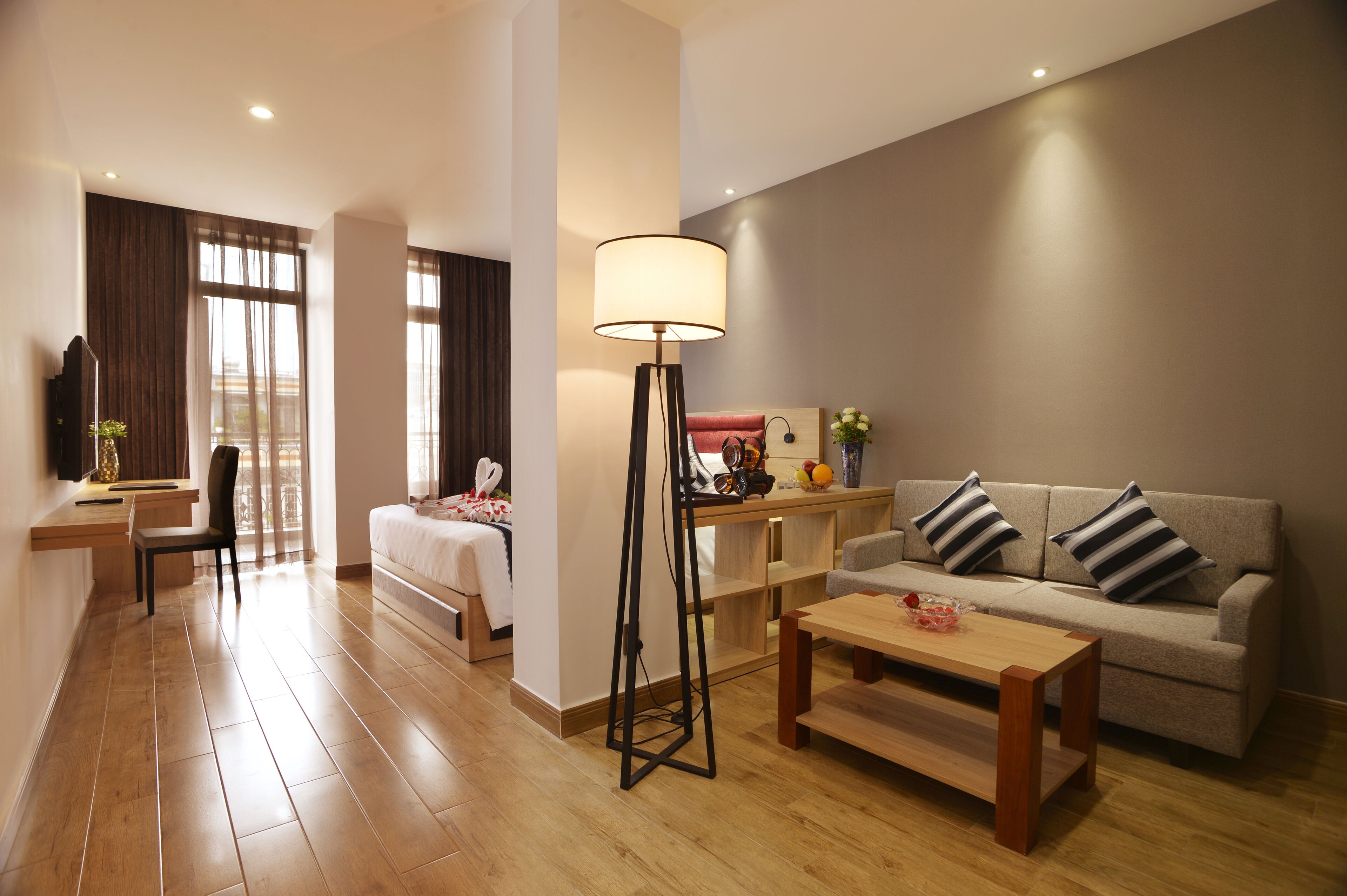 deluxe double room | 1 bedroom, minibar, in-room safe, desk