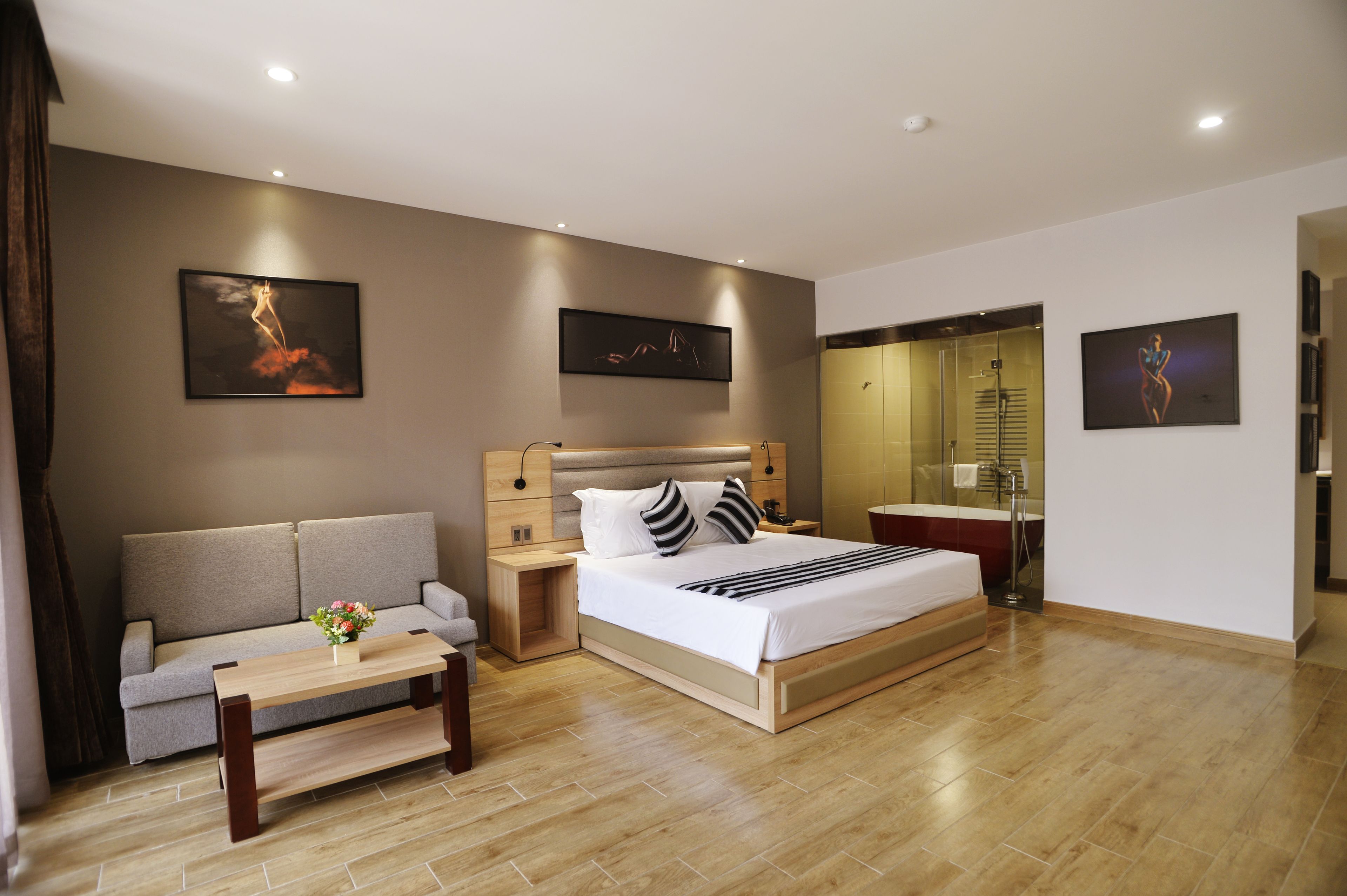 premium aiden king with balcony | 1 bedroom, minibar, in-room safe, desk