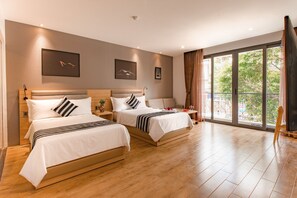 Habitació doble o amb dos llits individuals prèmium (Aiden Saigon King) | Minibar, caixa forta a l'habitació i escriptori