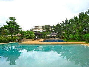 Outdoor pool - CTW 5A by PIPS (Thep Krasattri)