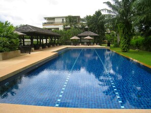 Outdoor pool - CTW 5A by PIPS (Thep Krasattri)